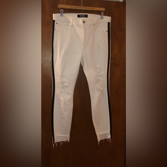 Express destructed cropped stretch jeans size 10 NWOT - Picture 2 of 13